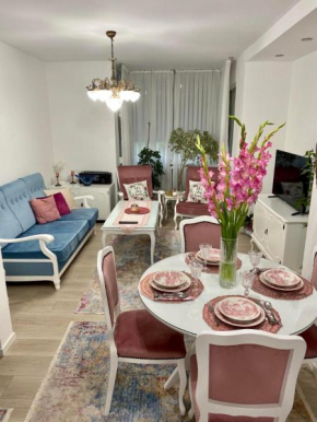 Crystal Rose - Center Apartment